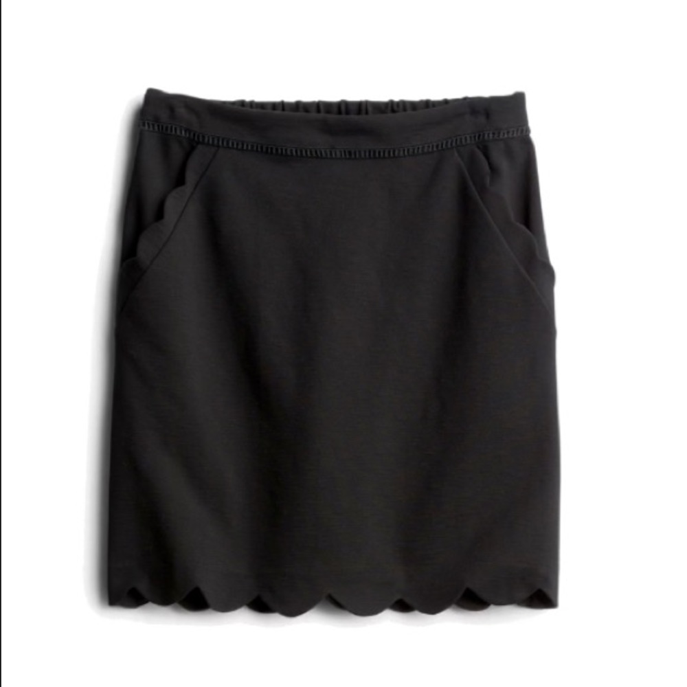 Black scalloped mini skirt